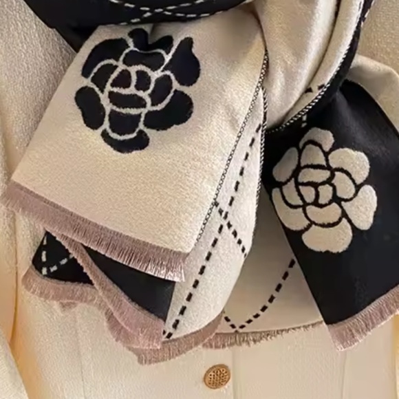 Luxury cashmere scarf - Picture 6 of 6